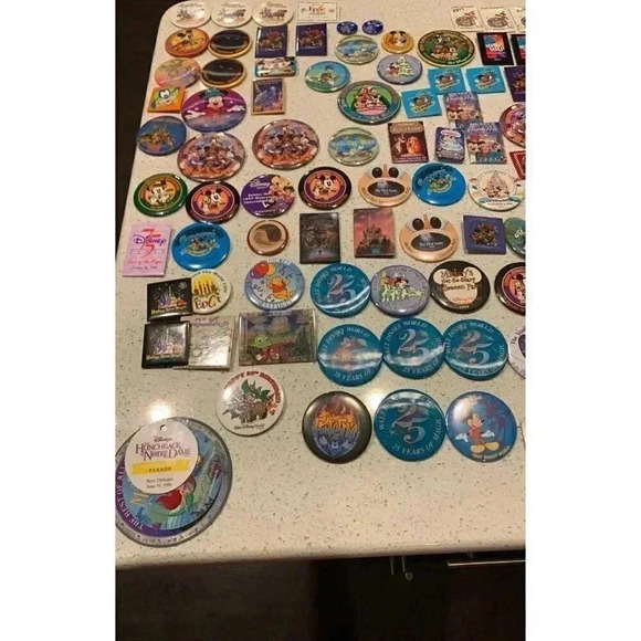 Huge lot of vintage disney button pins Bt - Picture 2 of 7